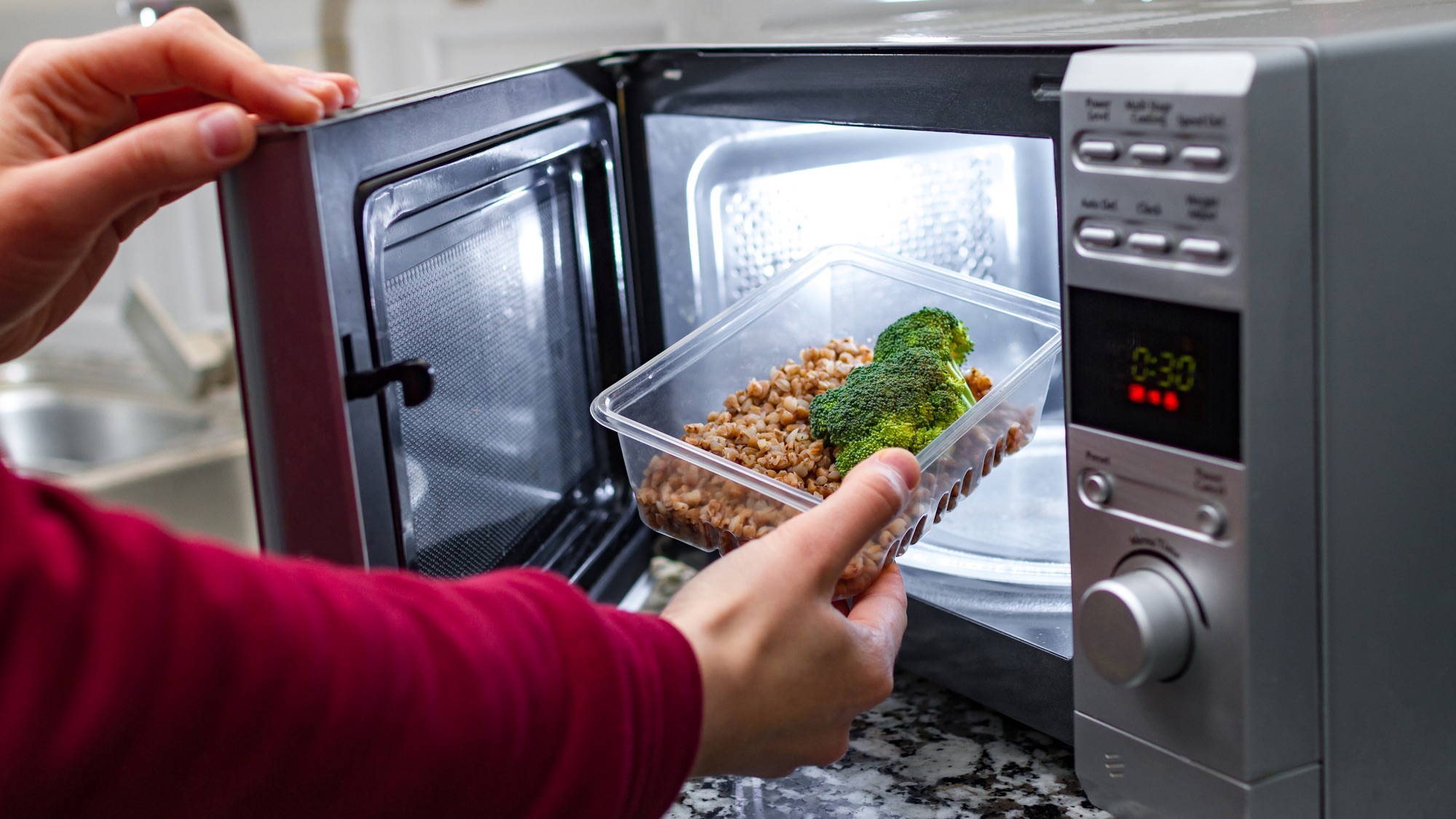 U of T Student Launches Pilot Project to Reduce Plastic Waste in Grocery Stores