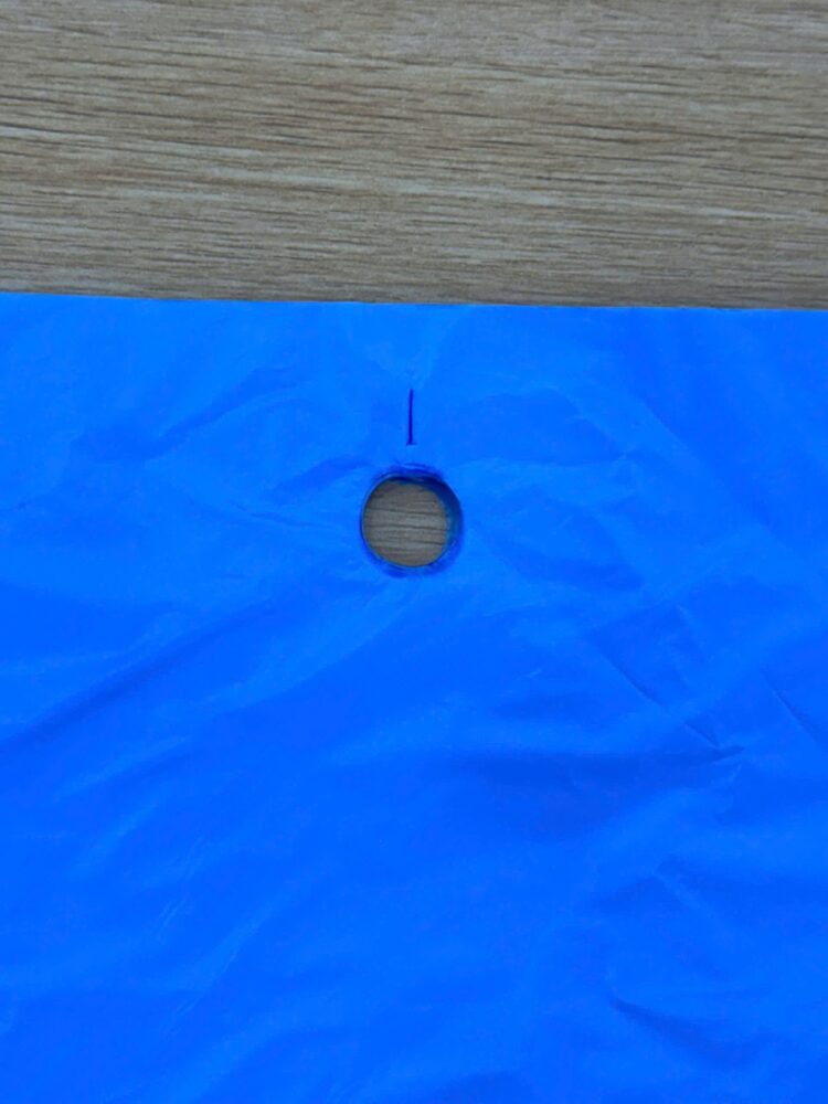 Easy Open Bags opening hole and tear point detail